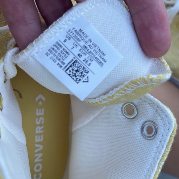 Brand new yellow fb converse - Picture 3 of 5